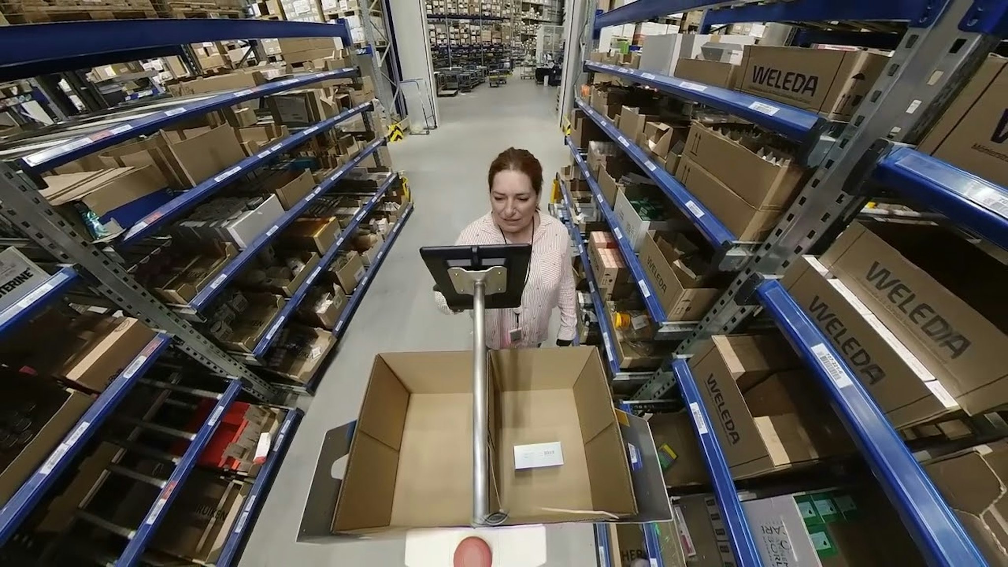 Referentievideo gebruik Locus Robotics bij Universal Pharmaceutical industries magazijn Referentievideo gebruik Locus Robotics bij Universal Pharmaceutical industries magazijn